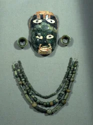 Jóia Funerária de Calakmul, período Clássico Superior, 600-900 dC (jade)